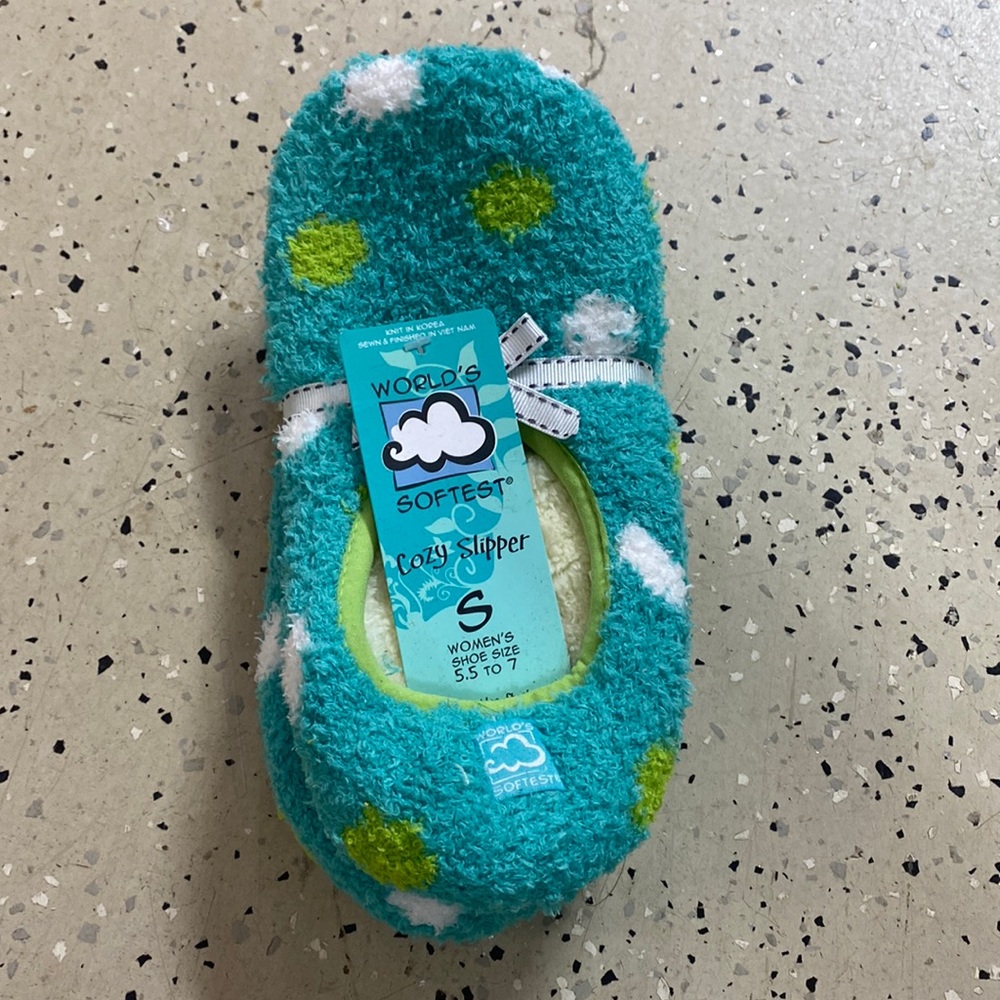 Slippers size 5.5 to 7 cozy slipper world’s softest polka dot slippers LAST TWO!